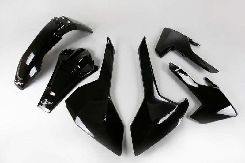 UFO Plast PLASTIC KIT, BLK/BLK