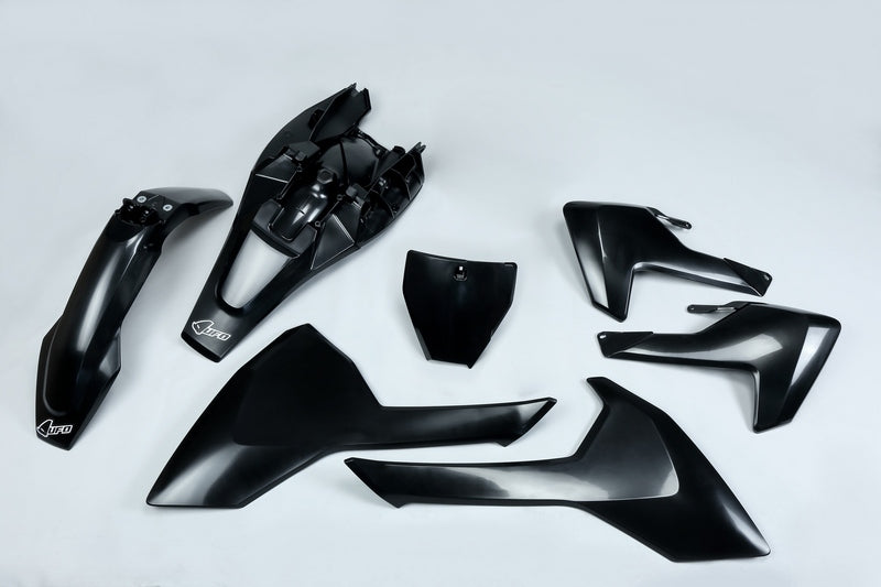 UFO Plast PLASTIC KIT, BLK/BLK