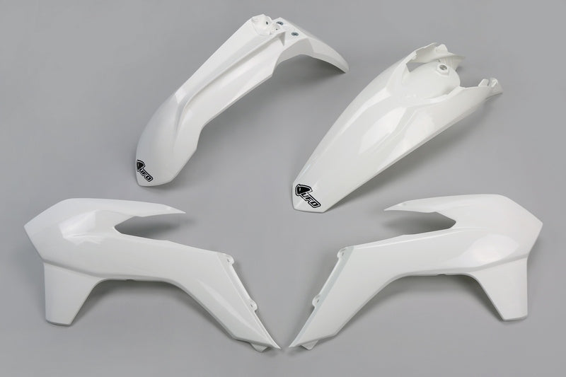 UFO Plast PLASTIC KIT, WHT/WHT