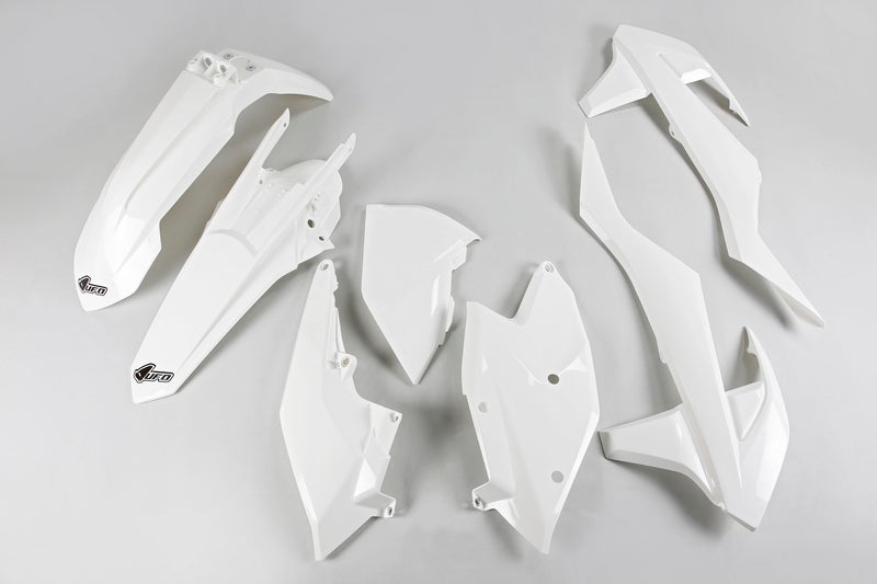 UFO Plast PLASTIC KIT, WHT/WHT