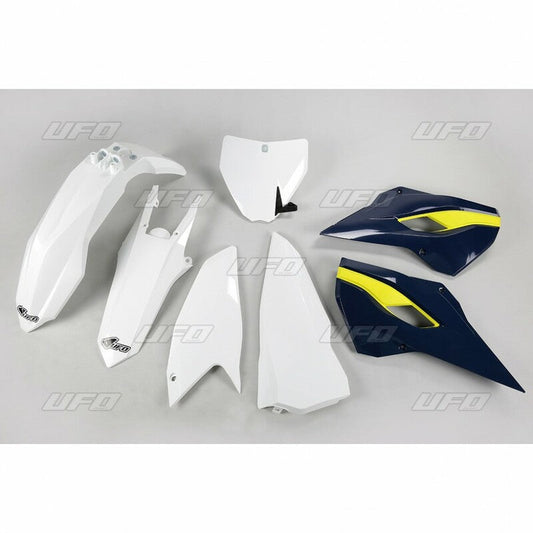 UFO Plast PLASTIC KIT, WHT/BLU