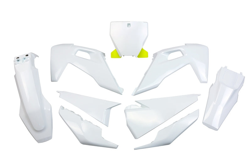 UFO Plast PLASTIC KIT, WHT/WHT