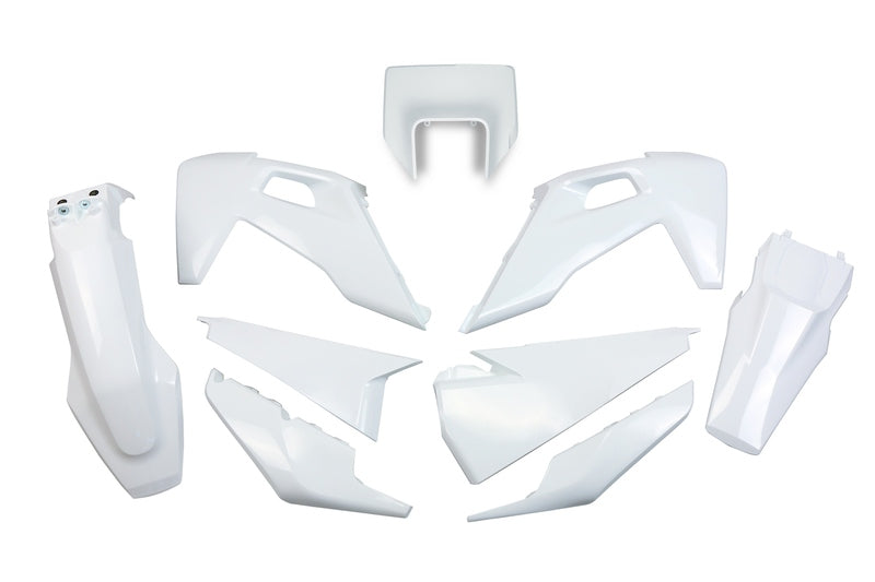 UFO Plast PLASTIC KIT, WHT/WHT