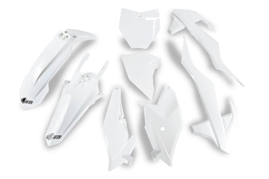 UFO Plast PLASTIC KIT, WHT/CLR